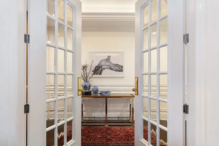 E Schiller St - Beaux Arts Creations
