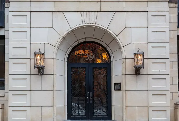 E Schiller St - Beaux Arts Creations
